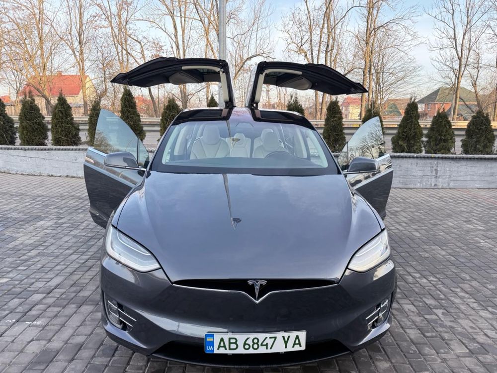 Продам Tesla Model X