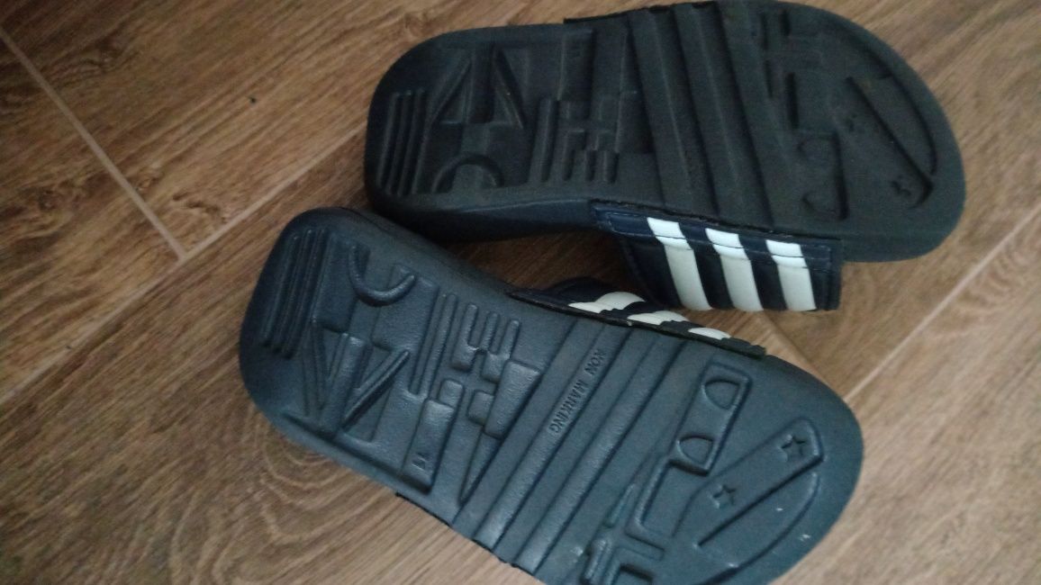 Klapki Adidas oryginalne jak nowe