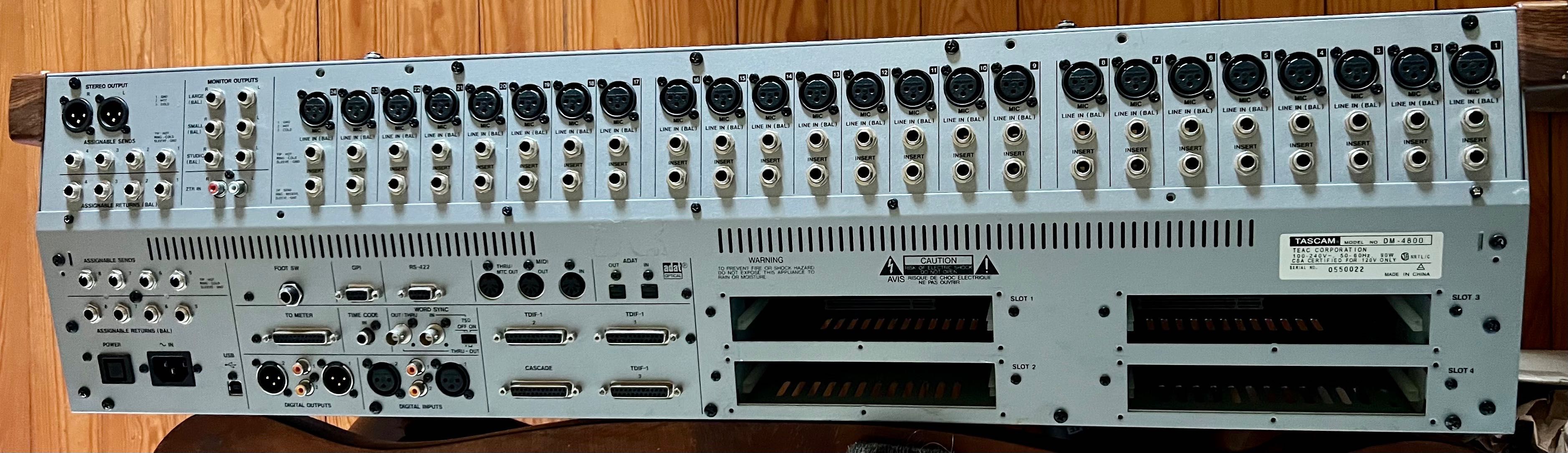 Tascam DM 4800 console de mixagem digital