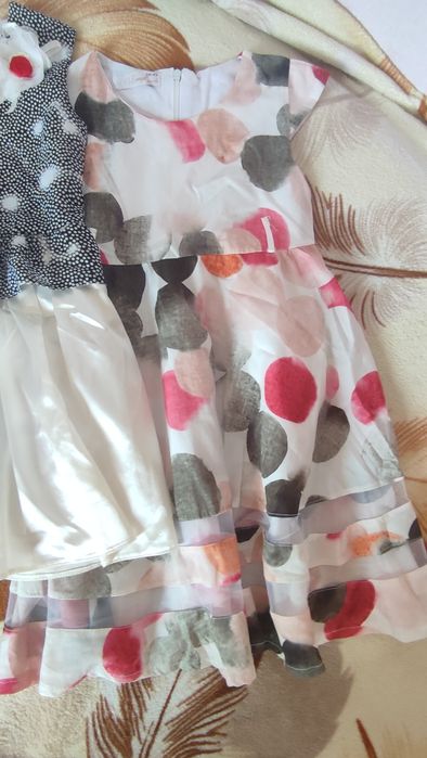 СРОЧНО ПРОДАМ платья на девочку