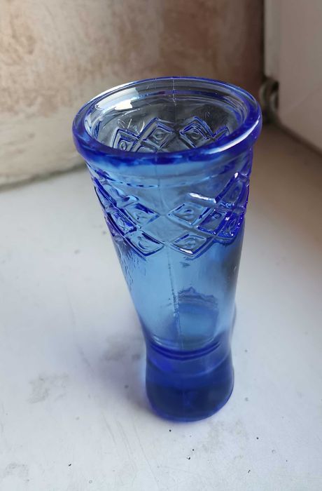 Wazonik niebieski-bucik