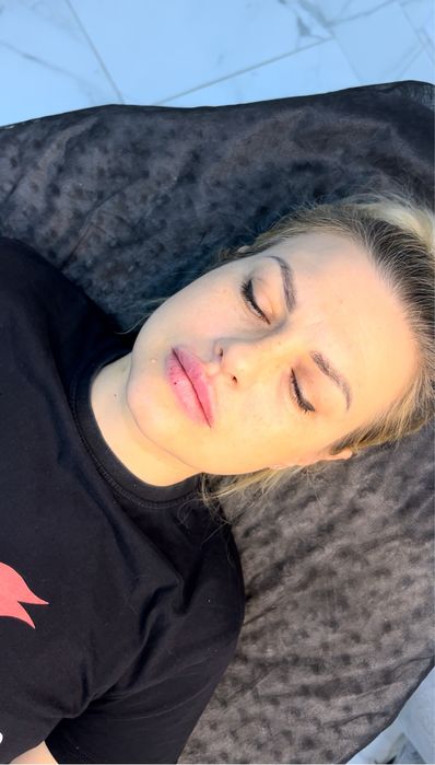 Потрібні моделі на збільшення губ