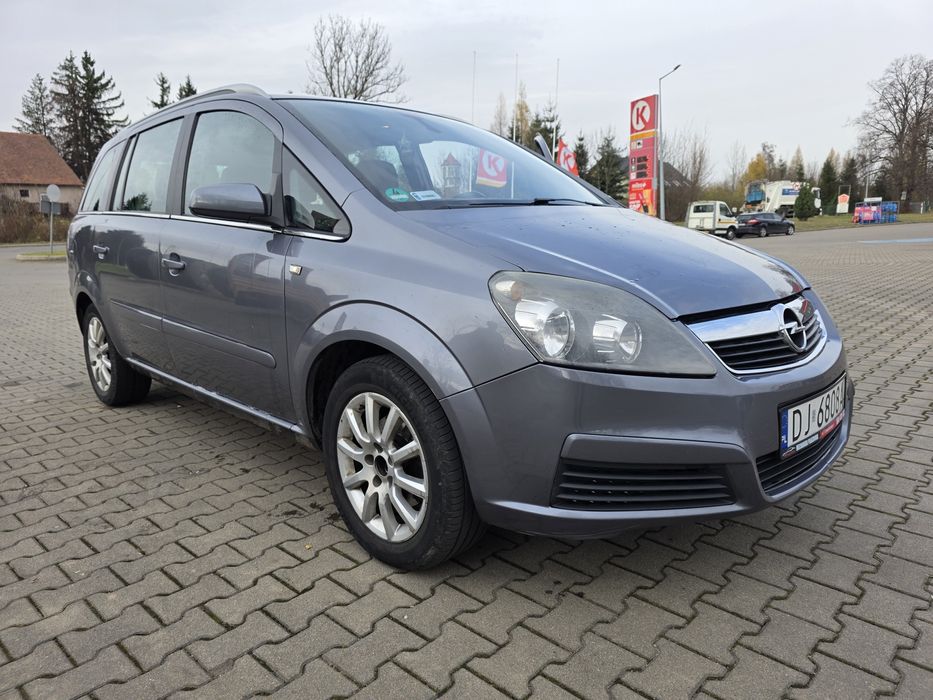 Opel Zafira 1.8benz. Stan bardzo dobry Zadbany 7-osobowy