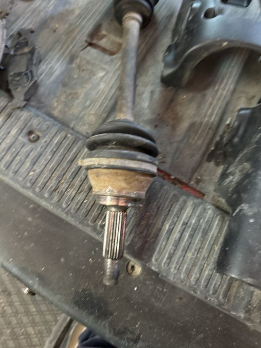 Продам задні пружини піввісь дверні карти на Ford escort orion mk4