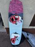 Wakeboard 137 z butami 40 slingshot torba mystic