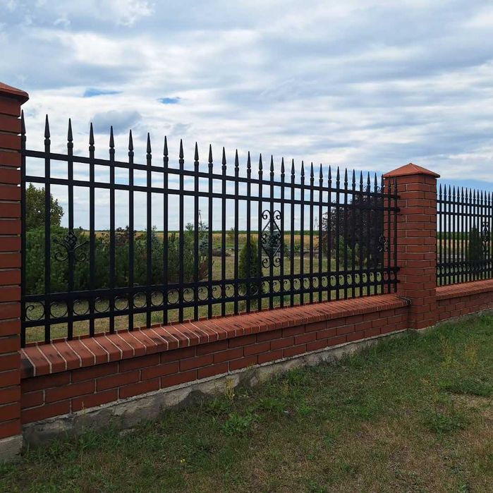 Ogrodzenie frontowe, fundament, murowane, metalowe, palisada od A do Z