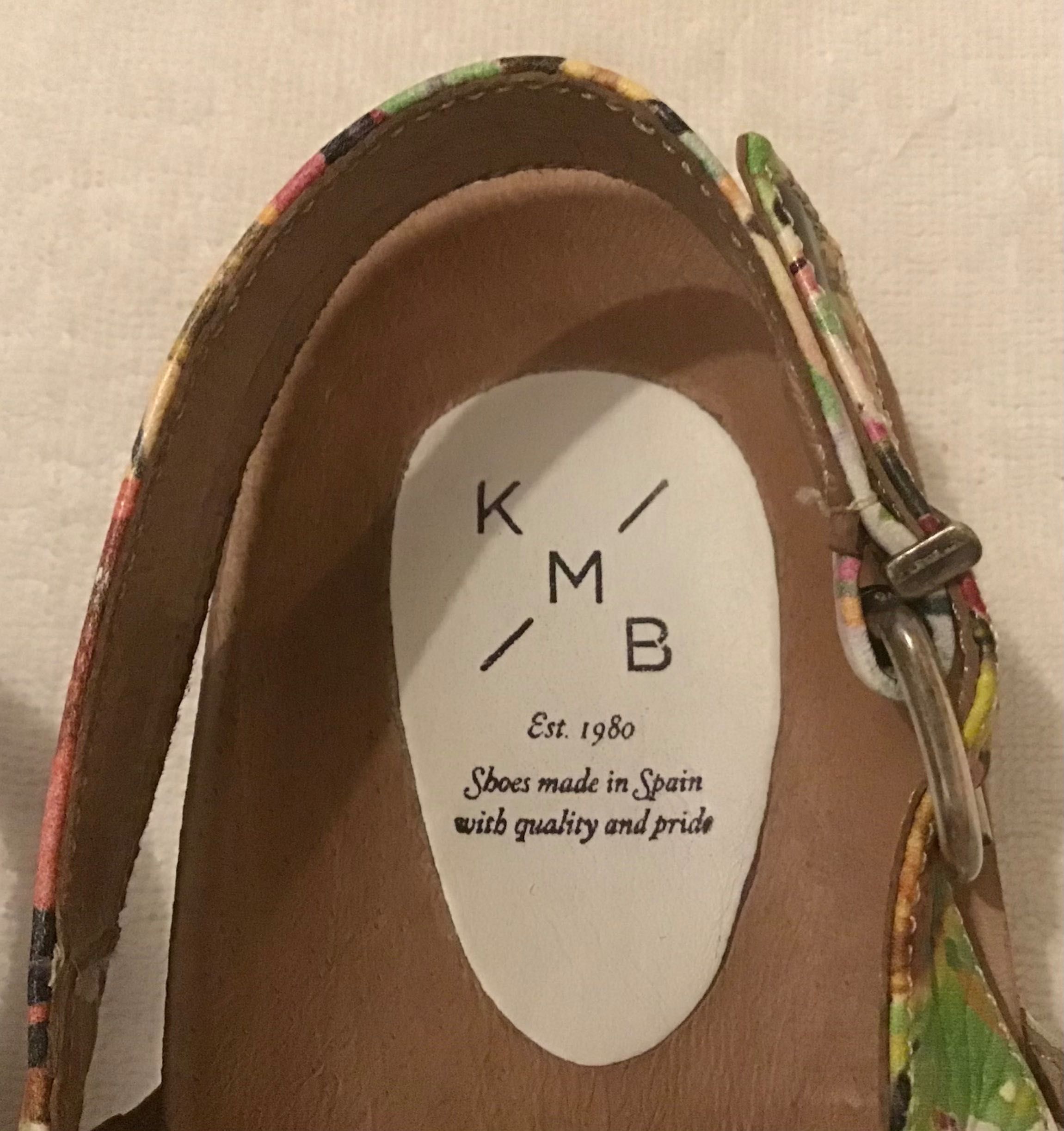 Sandálias marca KMB
