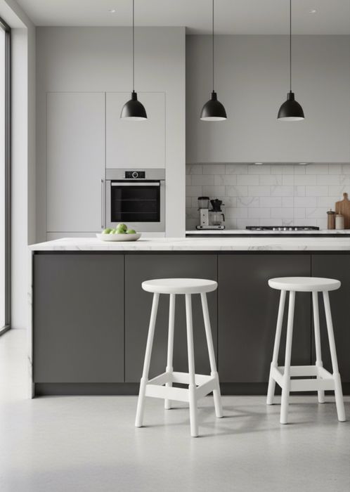 Białe krzeslo typu hoker, wysokie 75cm. Mało używane stan BDB.