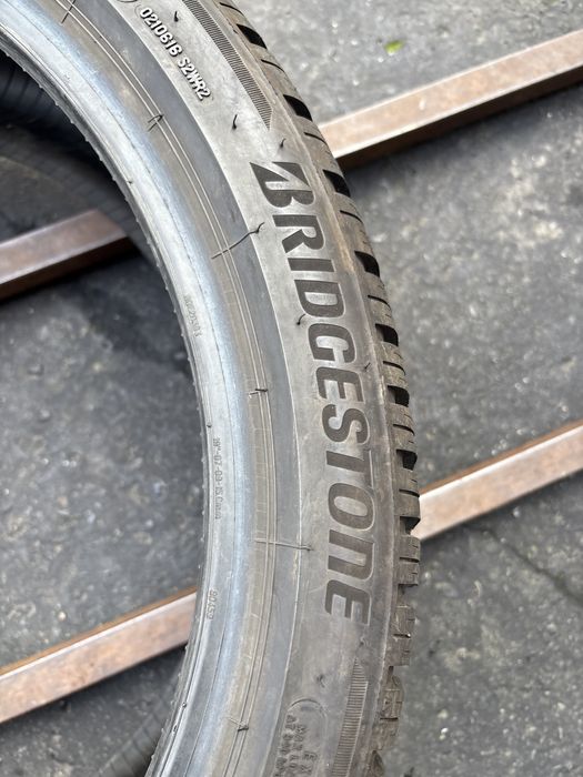 Opona 225/40R19 Brigdestone Blizzak LM005