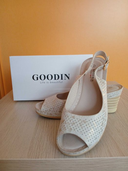 Sandały na koturnie Goodin 41