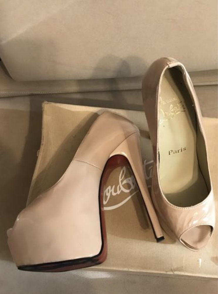 Туфли лаковая кожа christian louboutin