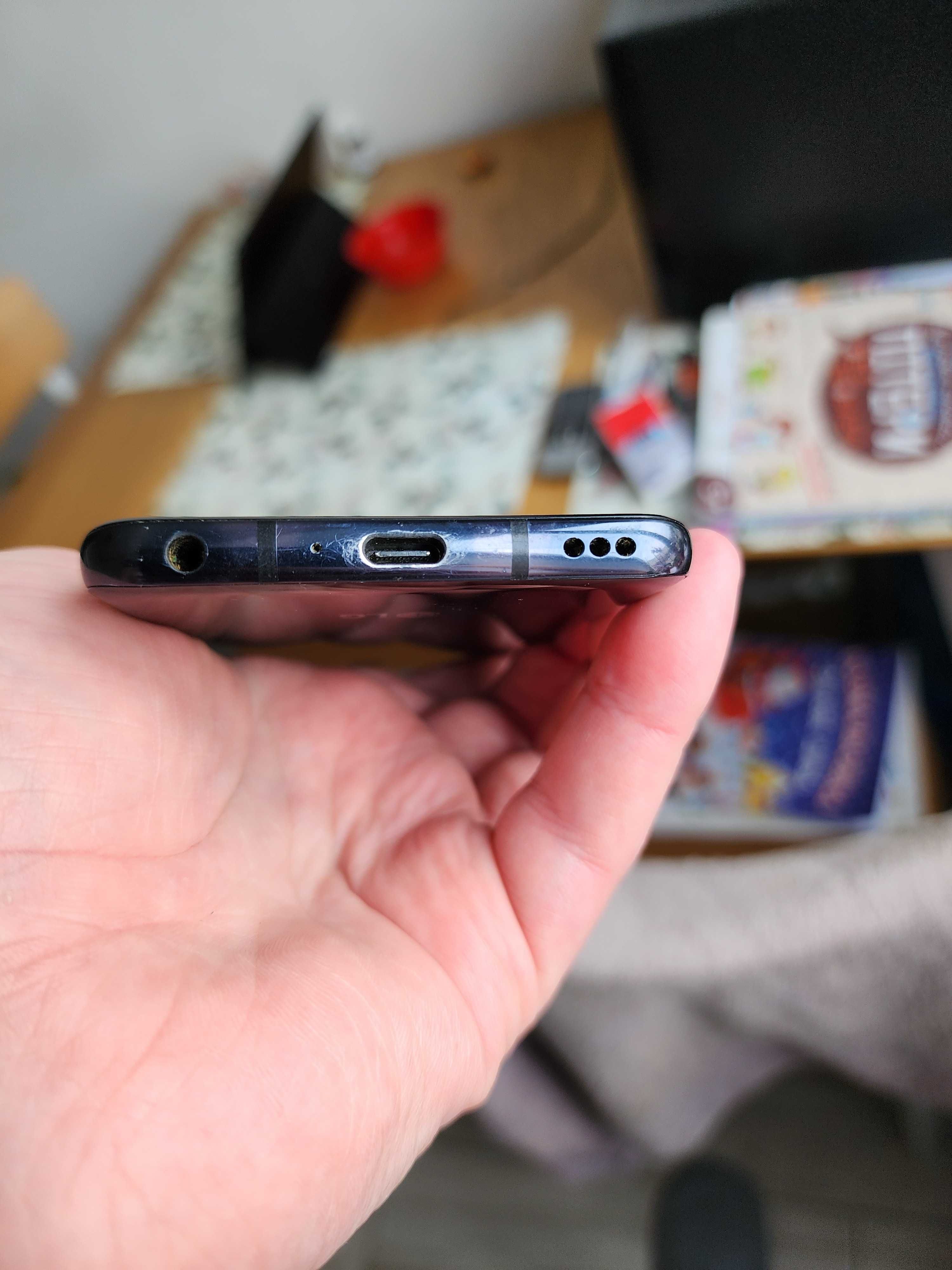Смартфон LG G8 LM-G820TM 6/128GB Aurora Black
