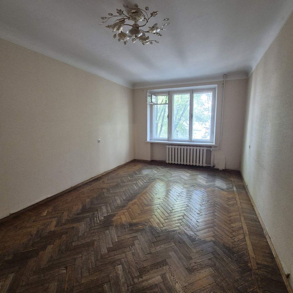 Простора 2к.кв , 64 м.кв в центрі !!