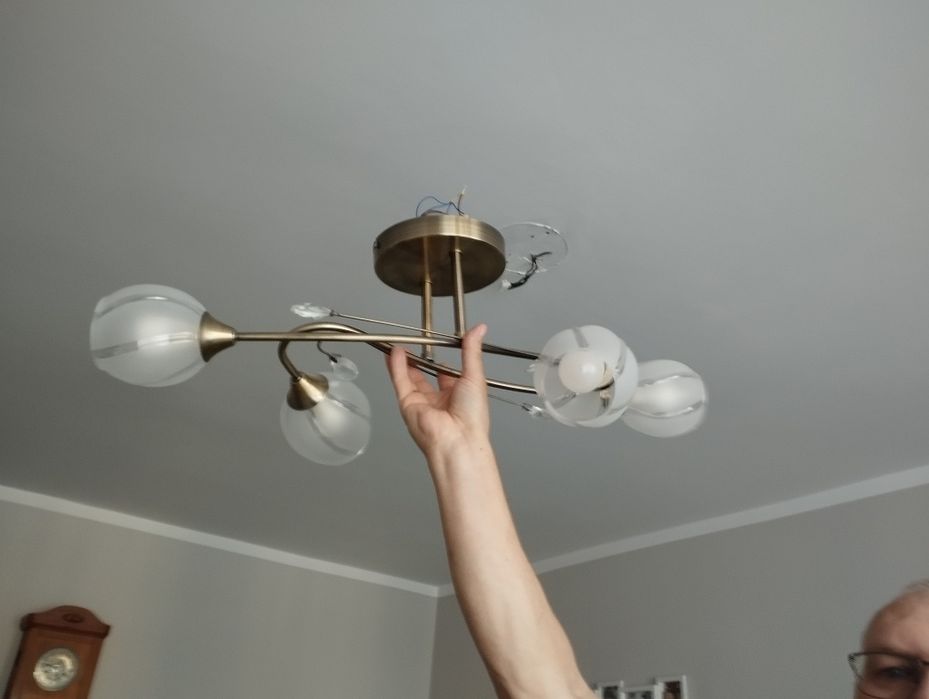 Lampa wisząca 4 punkty świetlne.