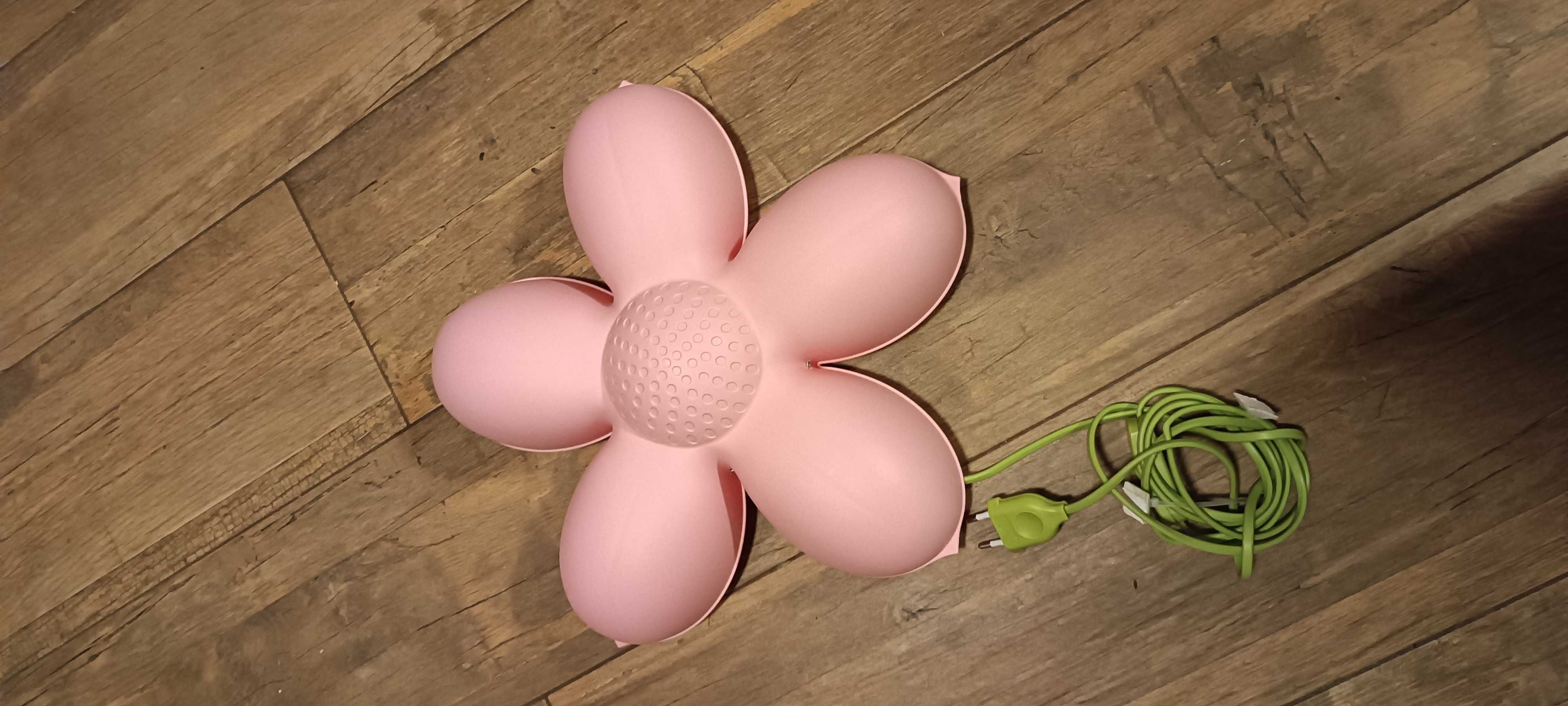 Lampka na ścianę dla dziewczynki kwiatek Ikea śniła blomma