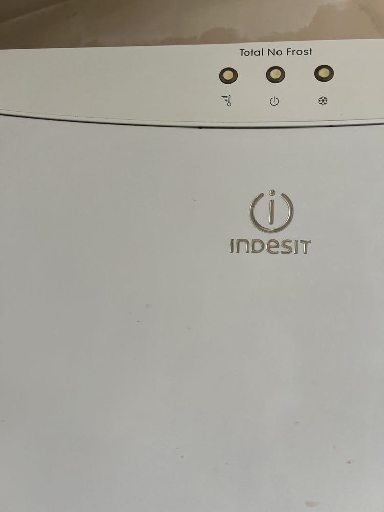 Холодильник INDESIT no frost.