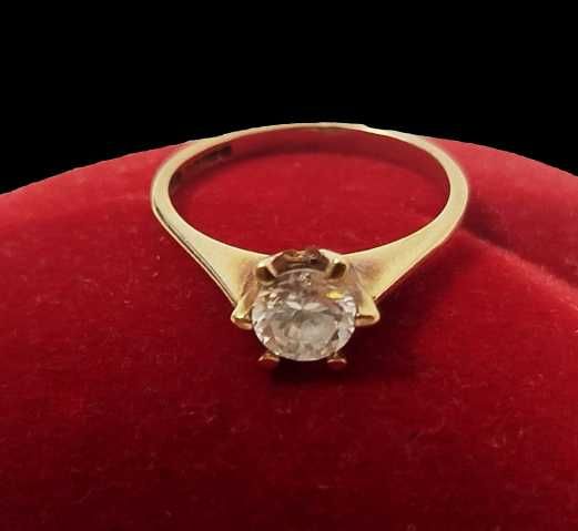 Śliczny złoty damski pierścionek Próba 375 Waga 1,57 G Rozmiar 11