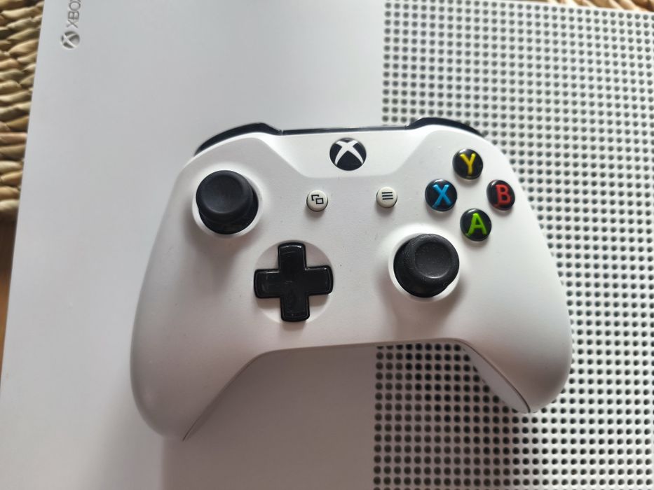 Xbox one s 1tb all digital idealna pad plomba