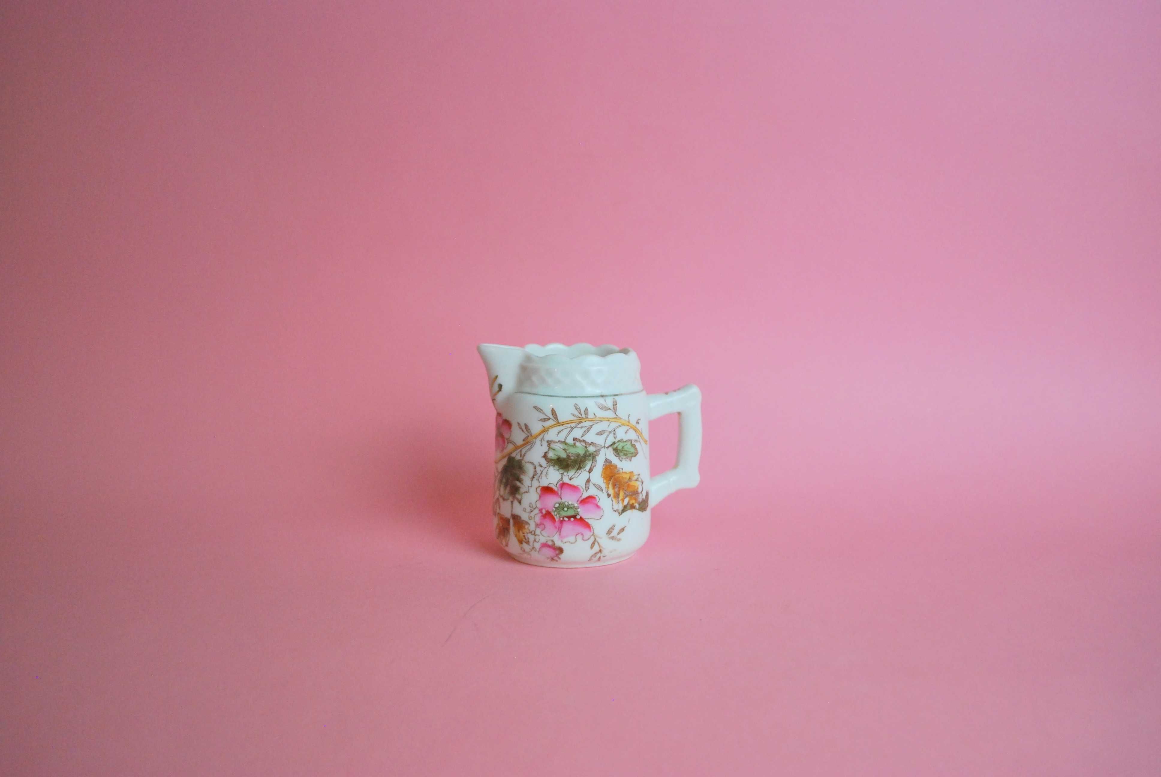 mlecznik porcelana styl wiktoriański dark academia retro rustykalny