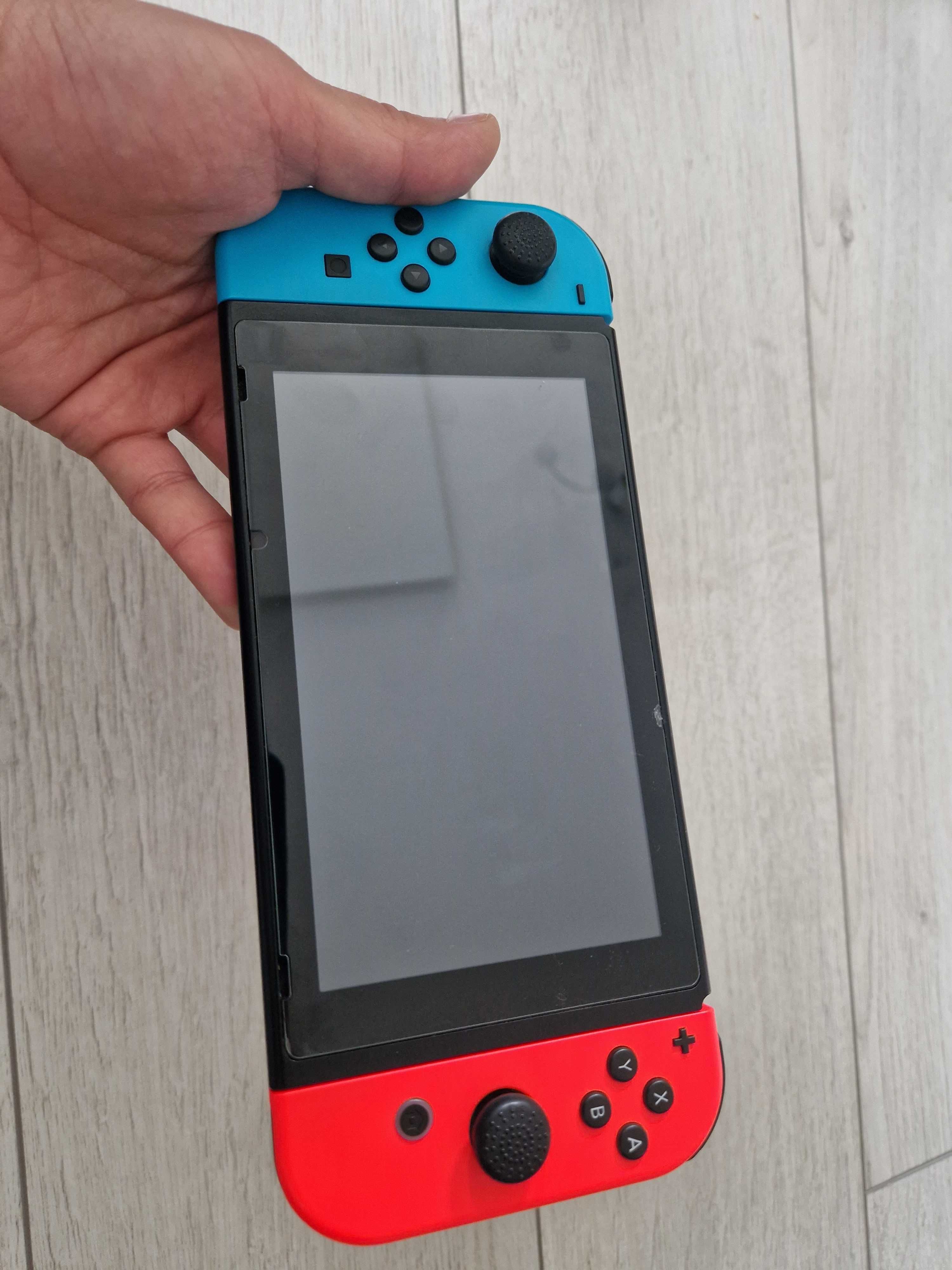 Nintendo Switch v1 + Grip i Etui od Skull&Co, stan idealny - sprawny