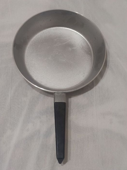 Винтажная сковородка времён СССР полностью новая (Веснянка, Чародейка)