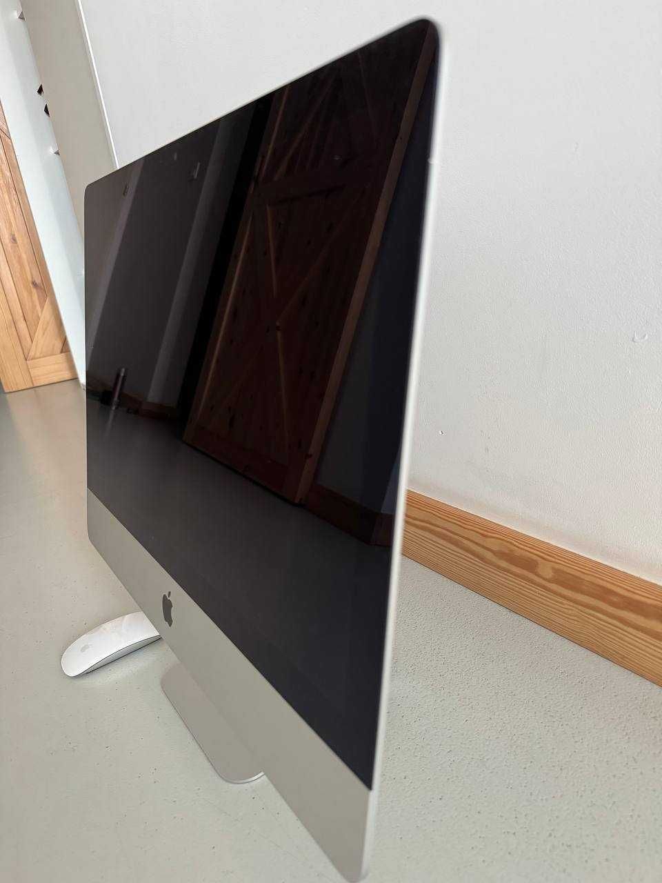 Apple iMac 21,5' (SSD 256 GB, i3, Radeon Pro 555X) 2020