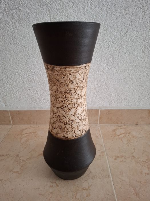 Jarra de cor castanho/bege