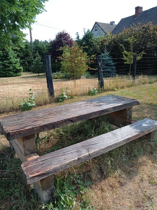 Solidny dębowy stół ogrodowy z ławkami