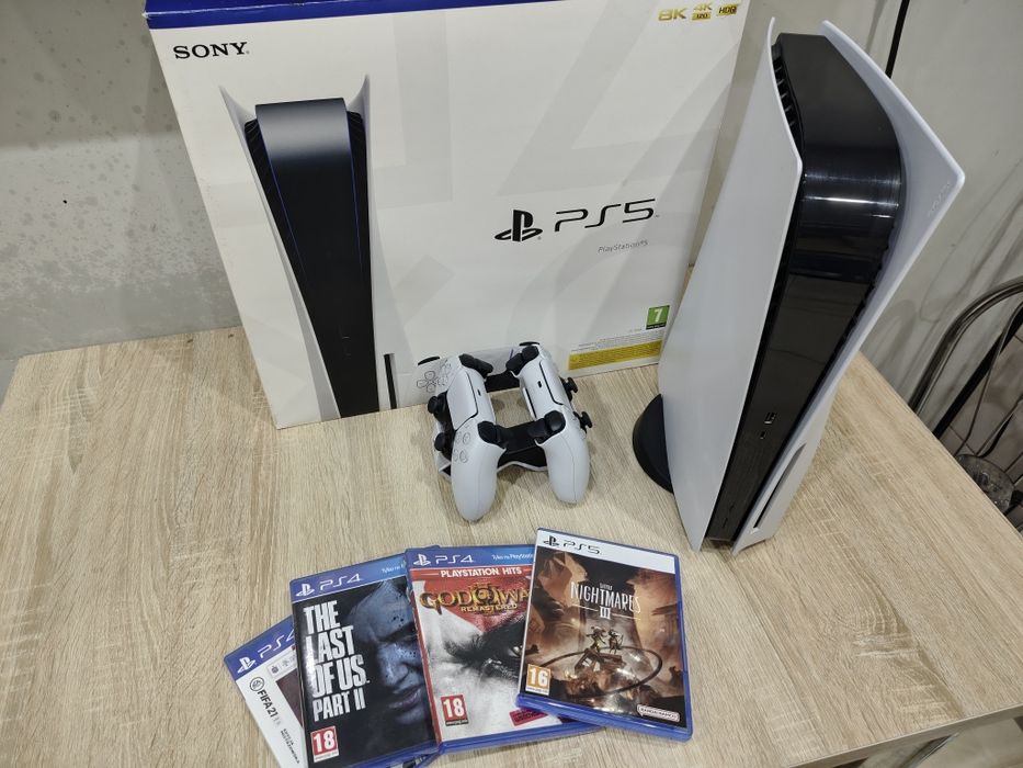 PS5 PlayStation 5 825 GB + 2 pady + gry + stacja ładowania – kompletny