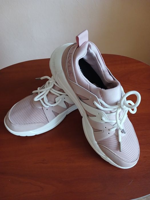 Кроссовки женские Kendall + Kylie р.38 весна - лето.