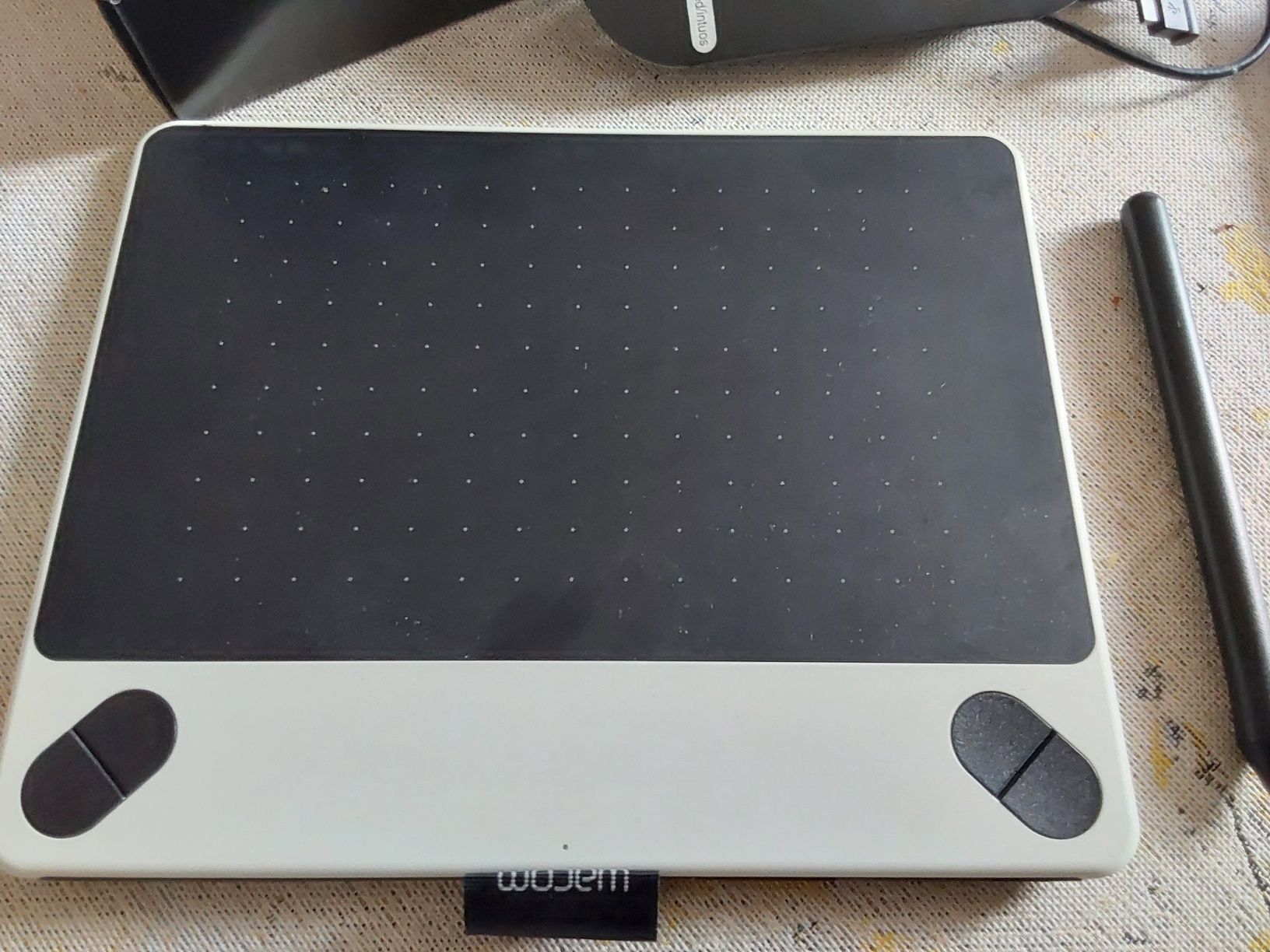 Tablet graficzny Wacom Intuos Draw i kreatywny długopis CTL-490 W0-BX