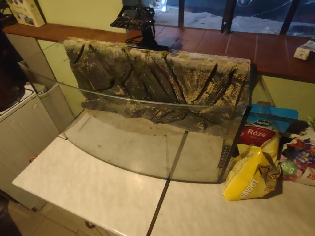 Akwarium 112l z tłem i lampką