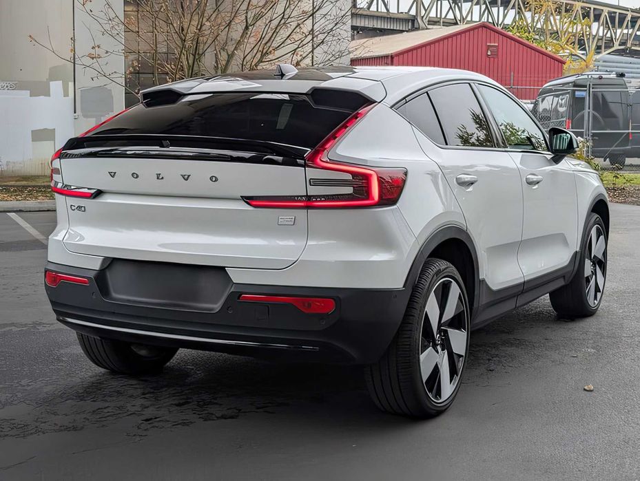 Volvo C40      2023