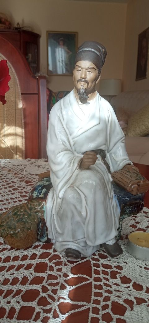Porcelanowa duża figurka chińskiego dostojnika