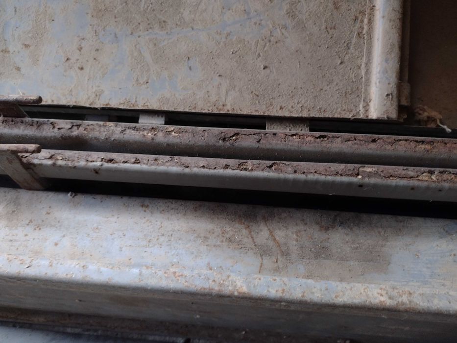 Burty rozrzutnik jednoosiowy