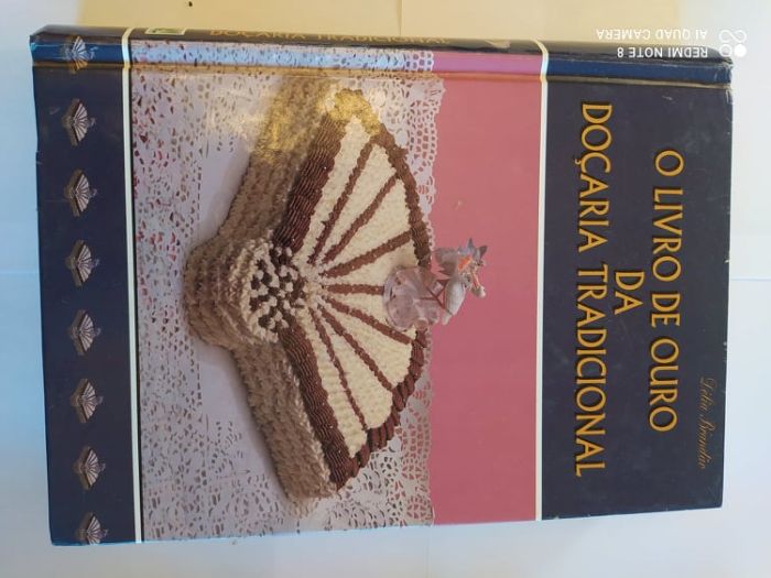 Livros diversos de culinária/pastelaria sob orçamento