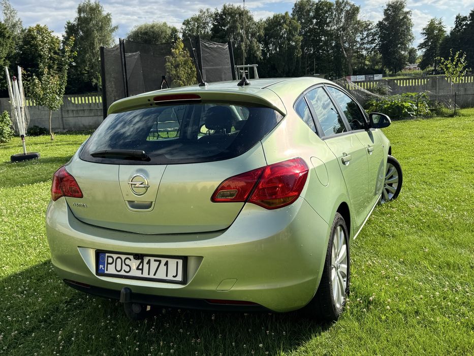 Opel Astra J (IV) 2010r. 1.6 115km