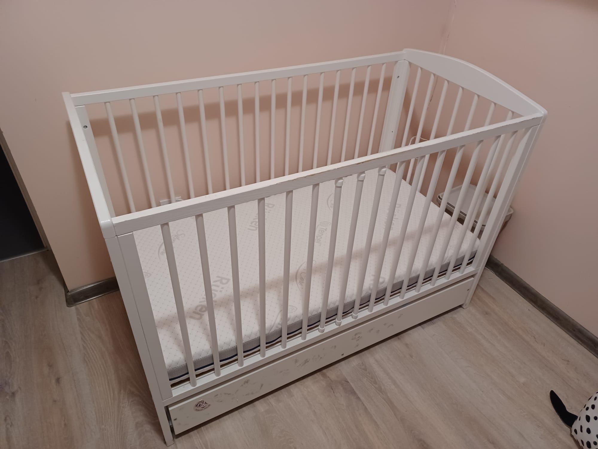 Łóżeczko 60 na 120 cm, plus materac w dobrym stanie odbiór osobisty!!