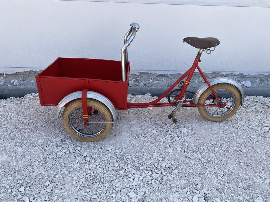 Triciclo antigo de carga Francês criança
