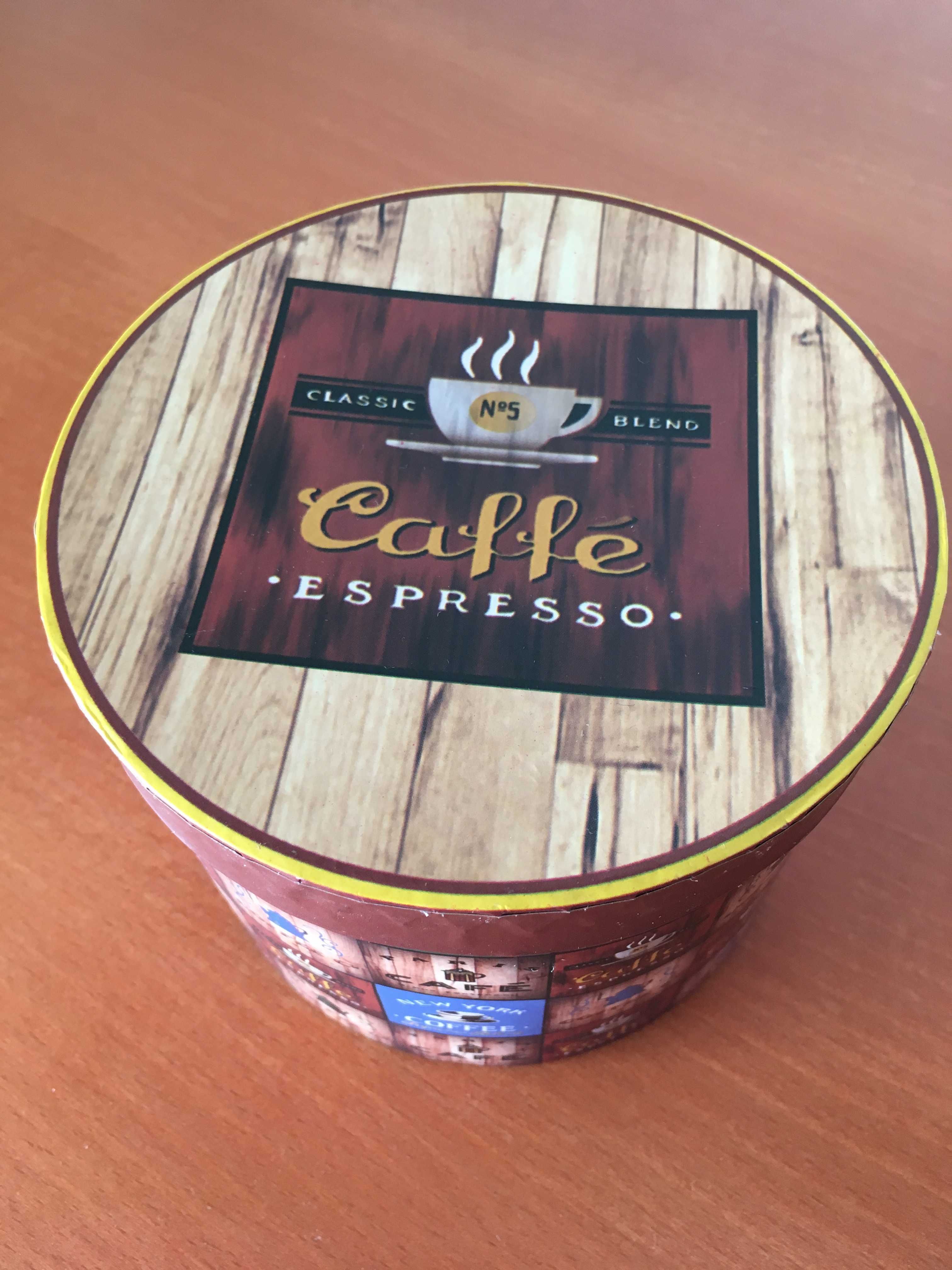 Serviço de café em caixa