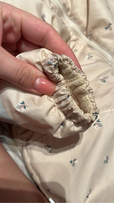 Продам зимовий дитячий комбінезон для дівчинки