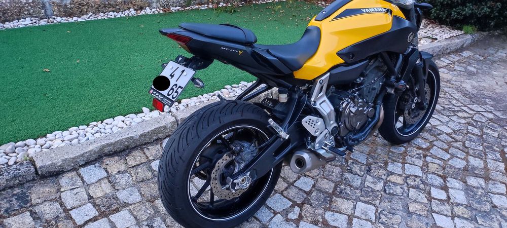 Yamaha MT-07 Amarela