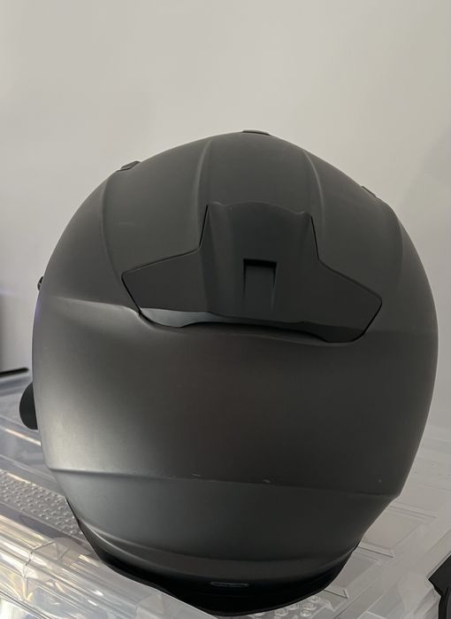 Capacete com viseira solar e sistema de comunicação Bluetooth