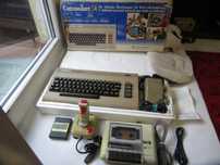 komputer commodore c64  pudło joy zestaw