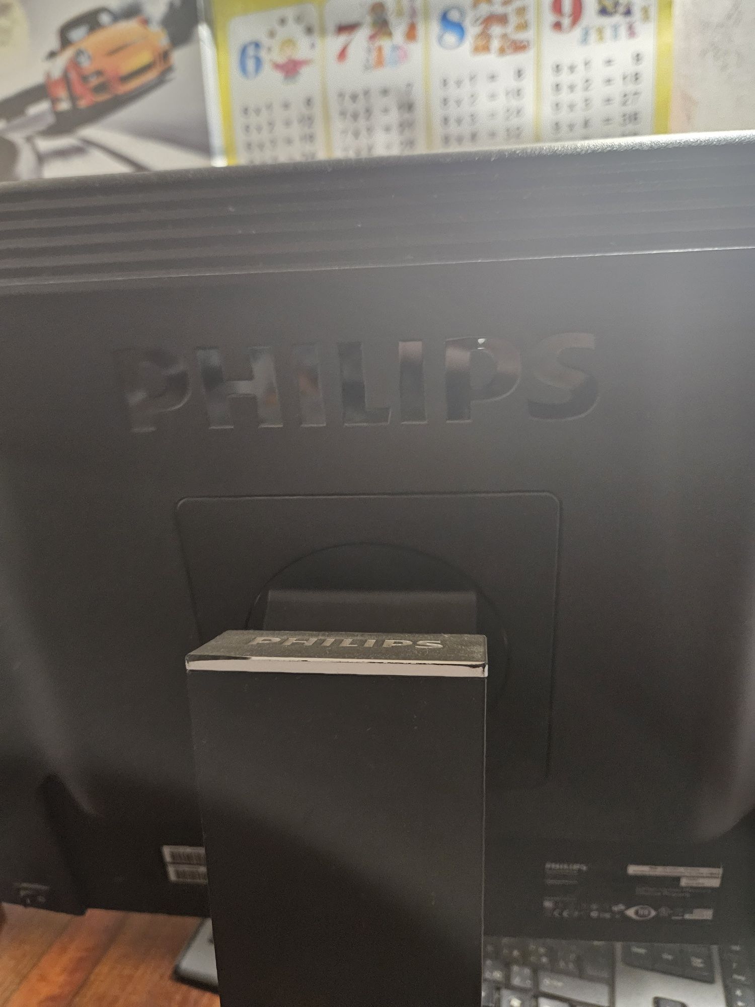 Мониторы Phillips и  Lg