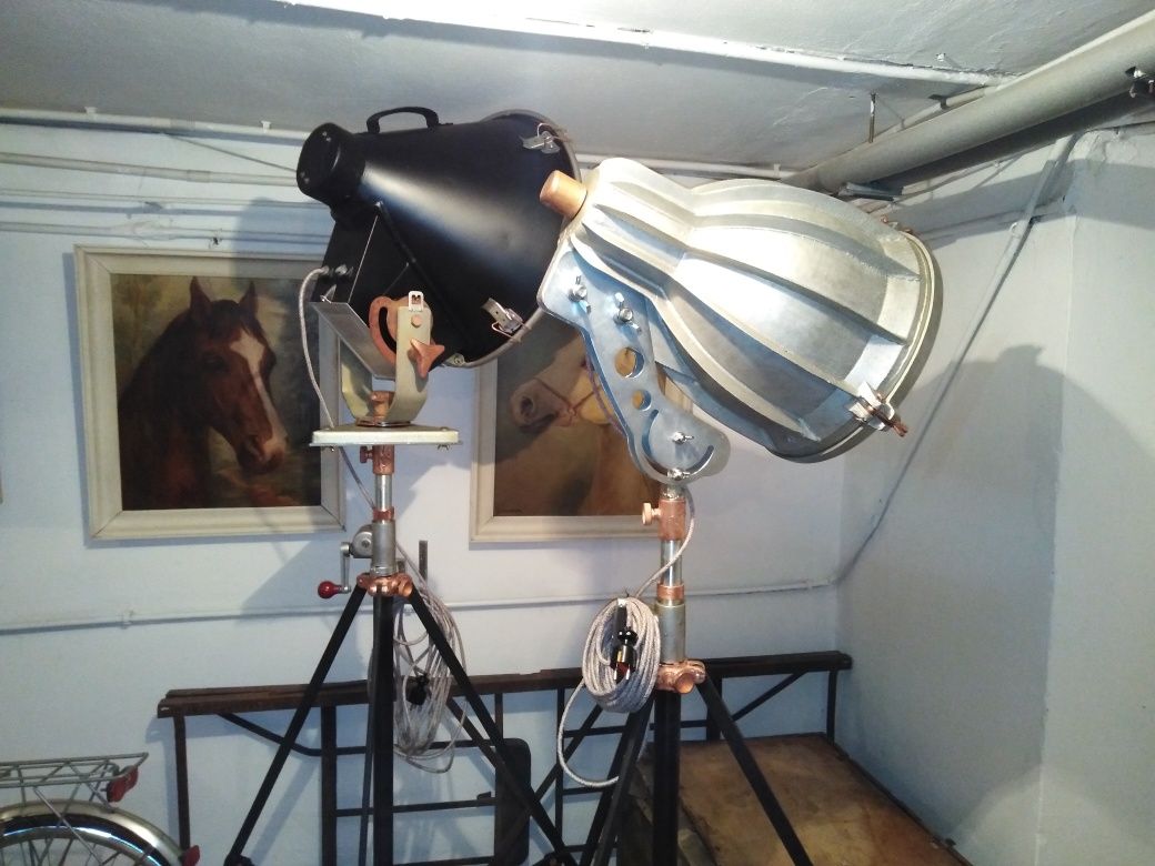 Reflektor lampa stojąca wielka industrial statyw filmowy PRL loft