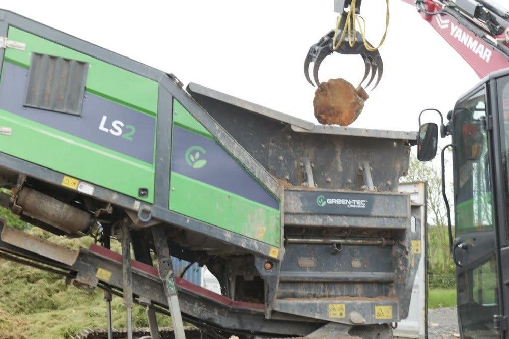 Mobilny Rozdrabniacz wolnoobrotowy do korzeni, karp, betonu  kruszarka