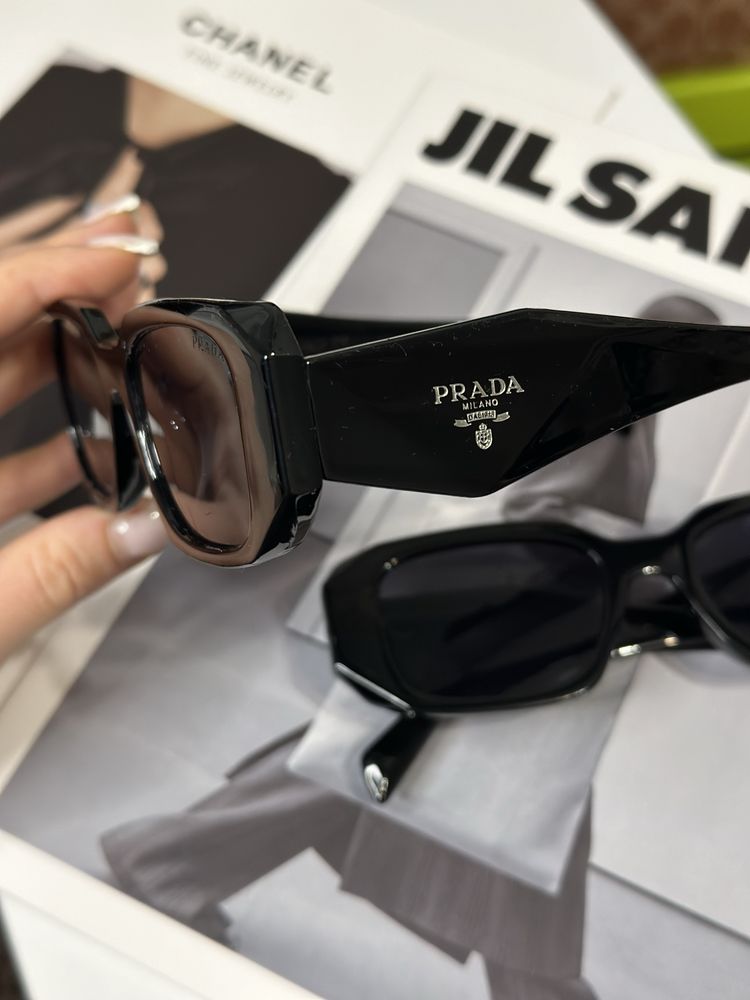 Окуляри Prada, чорні окуляри Prada, білі ркуляри Prada