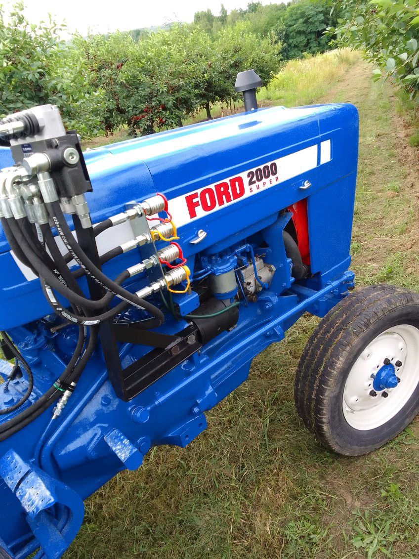 Ford 2000 sadowniczy