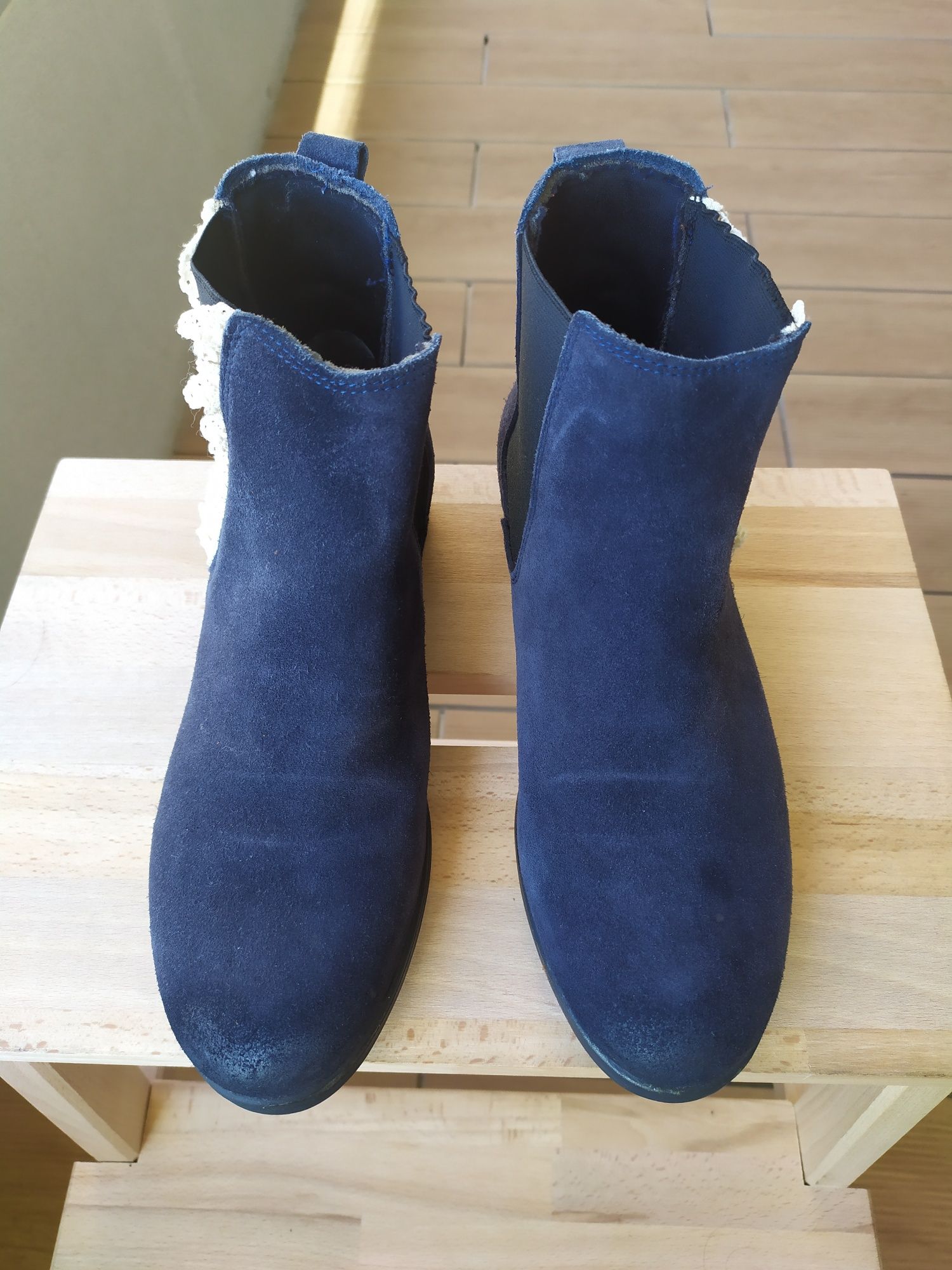 Botins em pele 38